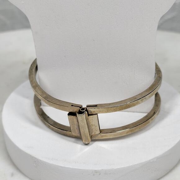 Vintage Garnet Rhinestones Cuff Bracelet Silver Tone Spring Hinged Closure - Picture 3 of 15